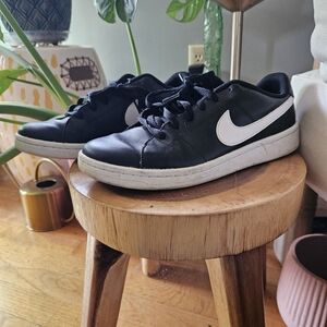 Mens Nikes, Low profile black, size 9